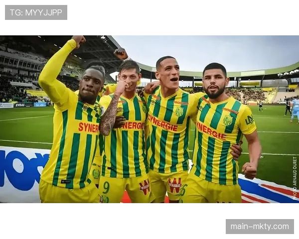 巴黎FC主场迎战尼斯 保级卡位战新帅孔布瓦尔首秀 巴黎FC主场迎战尼斯 保级卡位战新帅孔布瓦尔首秀